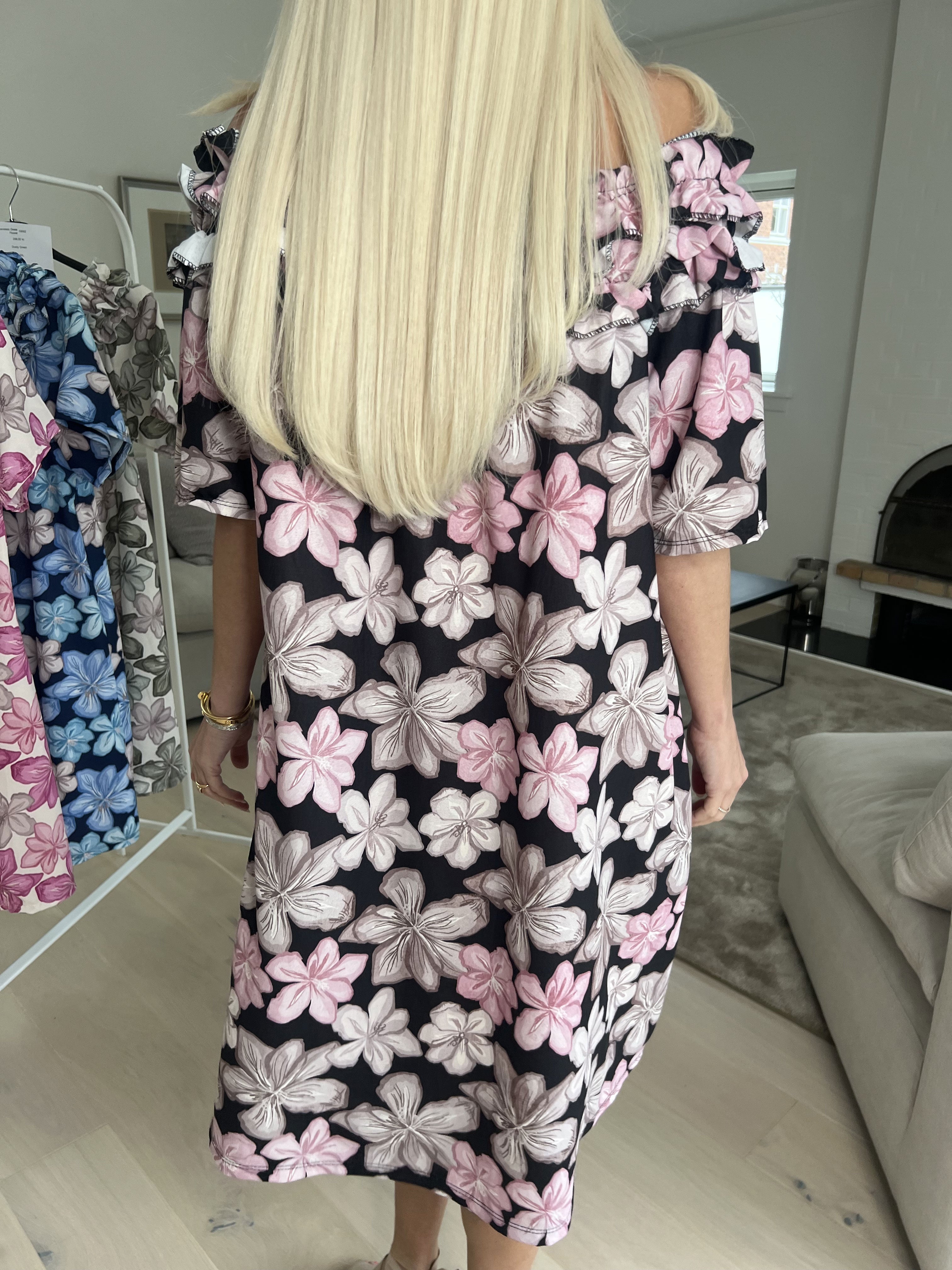 Chili Sleeveless Dress Flower - Blomstret kjole med flæser